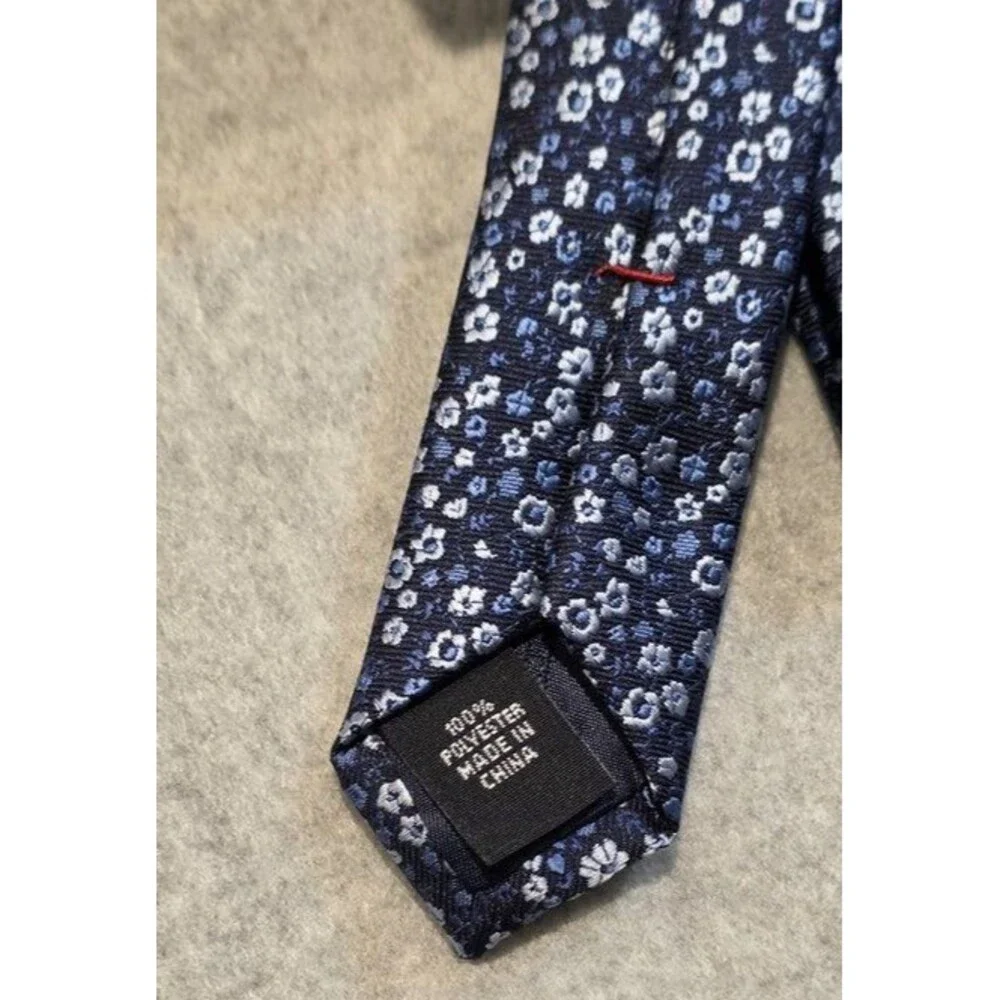 Tommy Hilfiger Men's Silk Blend Tie Blue  Amora Floral Pattern  NEW MSRP: $69.50